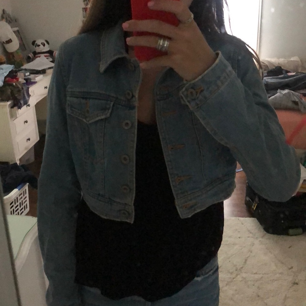 Cropped denim jacket